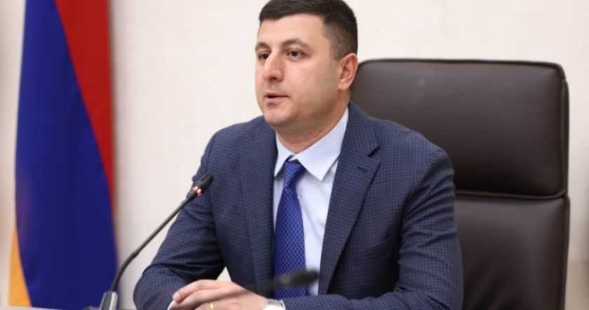 Помимо всех бед, которые принесла эта власть, она еще превратила Ереван в разрушенный город.